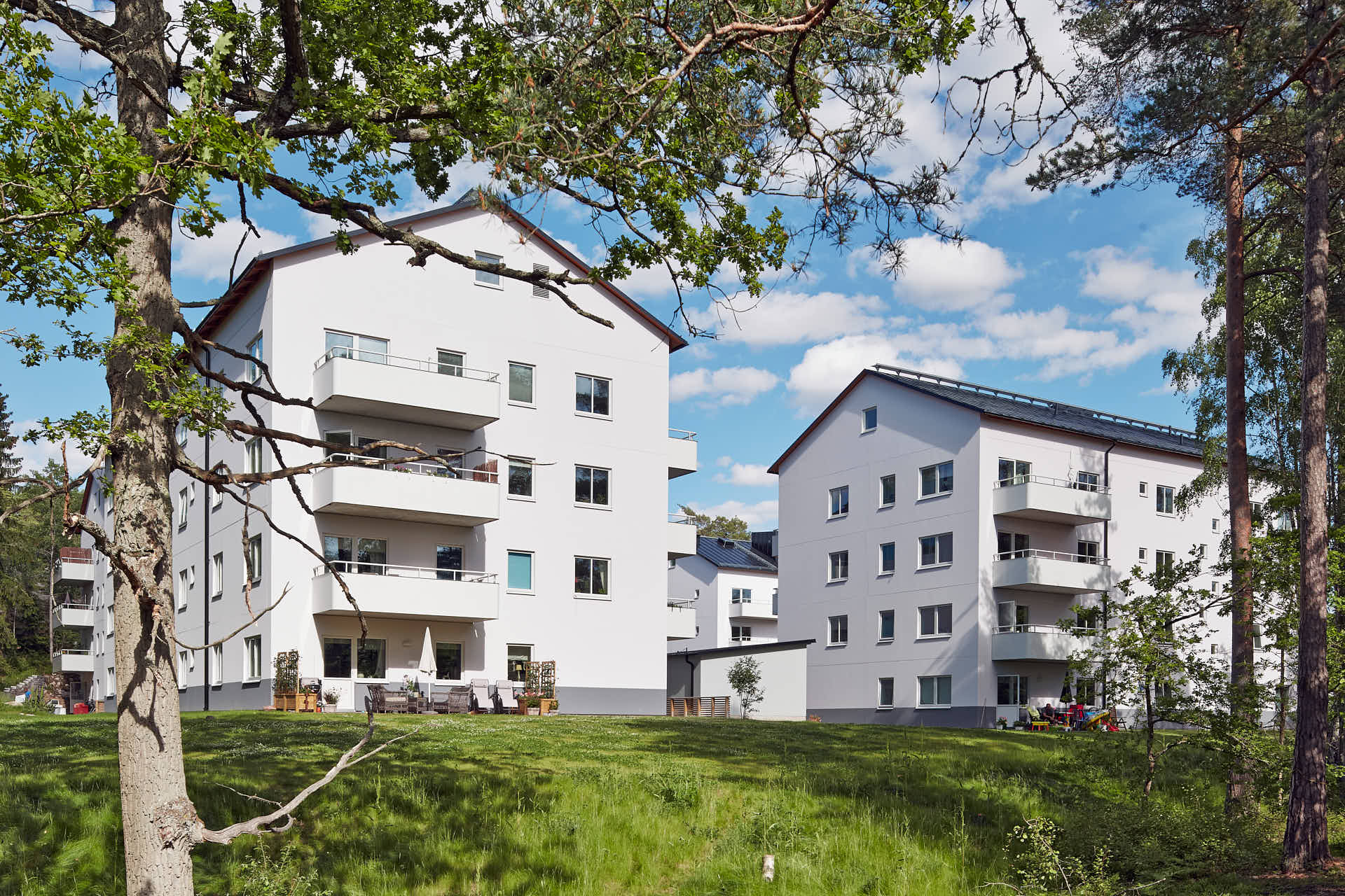 Stena Fastigheter, vymot två bostadshus på våren i Ängby Park, foto av Martin Ekwall