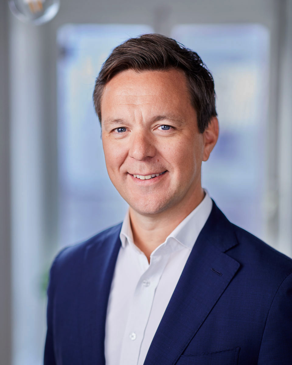 Investeringsbolag, porträtt av glad man i kvaj. i Stockholm, foto Martin Ekwall.