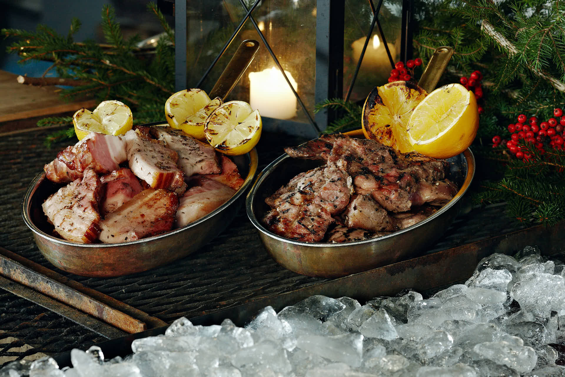 Grillkväll på Gällöfsta Herrgård i tema is och eld, grillade rätter och isbädd bredvid grillen. Foto Martin Ekwall