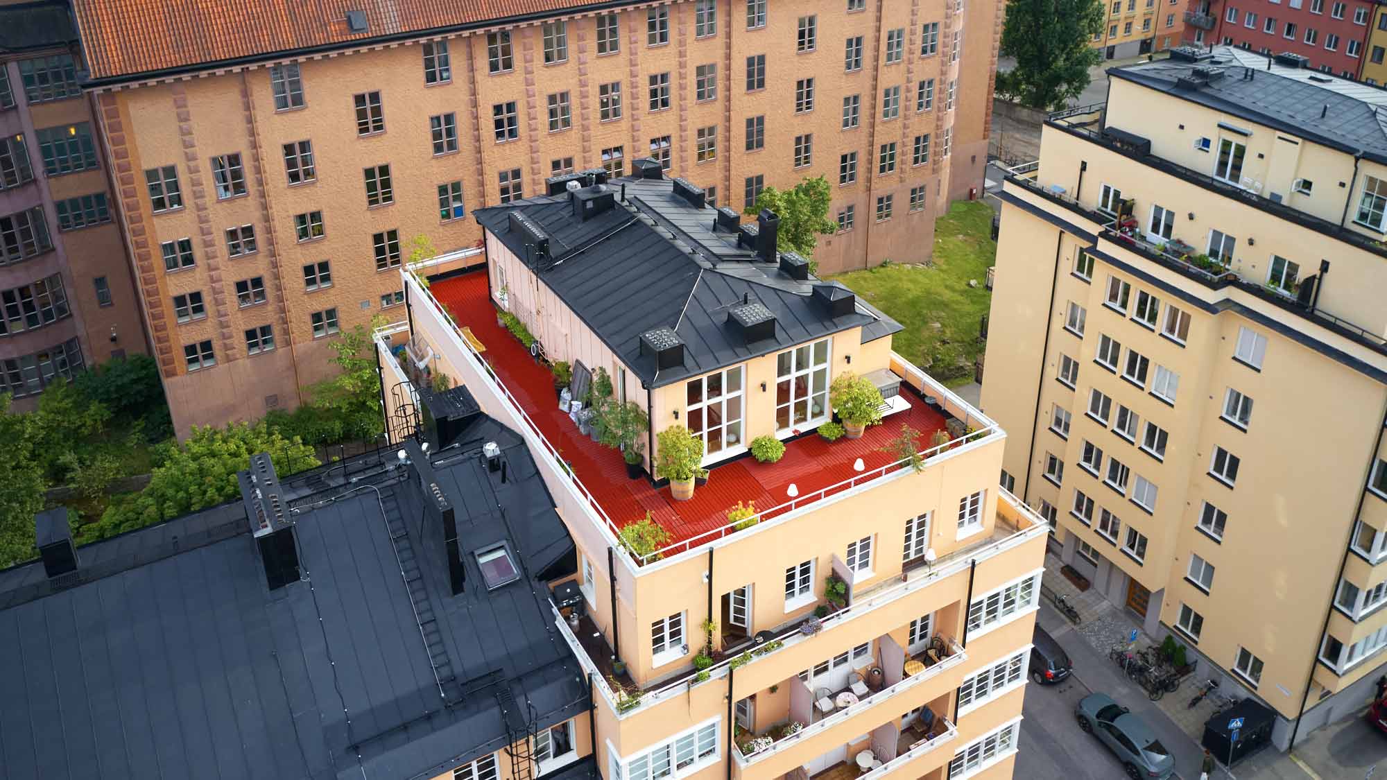 Dronarfoto dmtak verkstadsvagen 5 takpabyggnad norrsida stockholm. Foto Martin Ekwall
