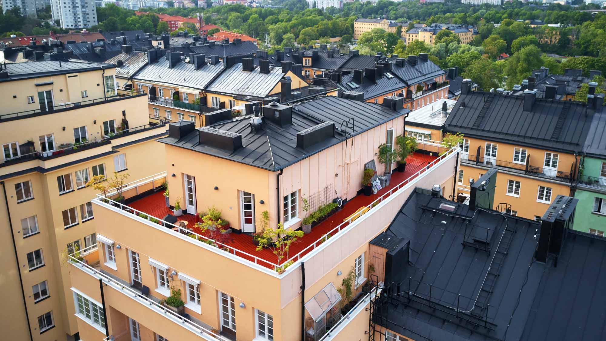Dronarfoto dmtak verkstadsvagen 5 takpabyggnad sydsida stockholm. Foto Martin Ekwall